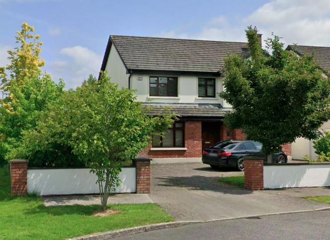 4 bed house in Offaly including transport to Adare and back each day